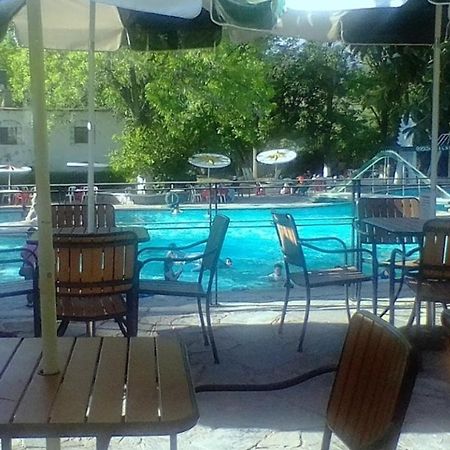Hotel Balneario Tzindejeh Tasquillo ภายนอก รูปภาพ