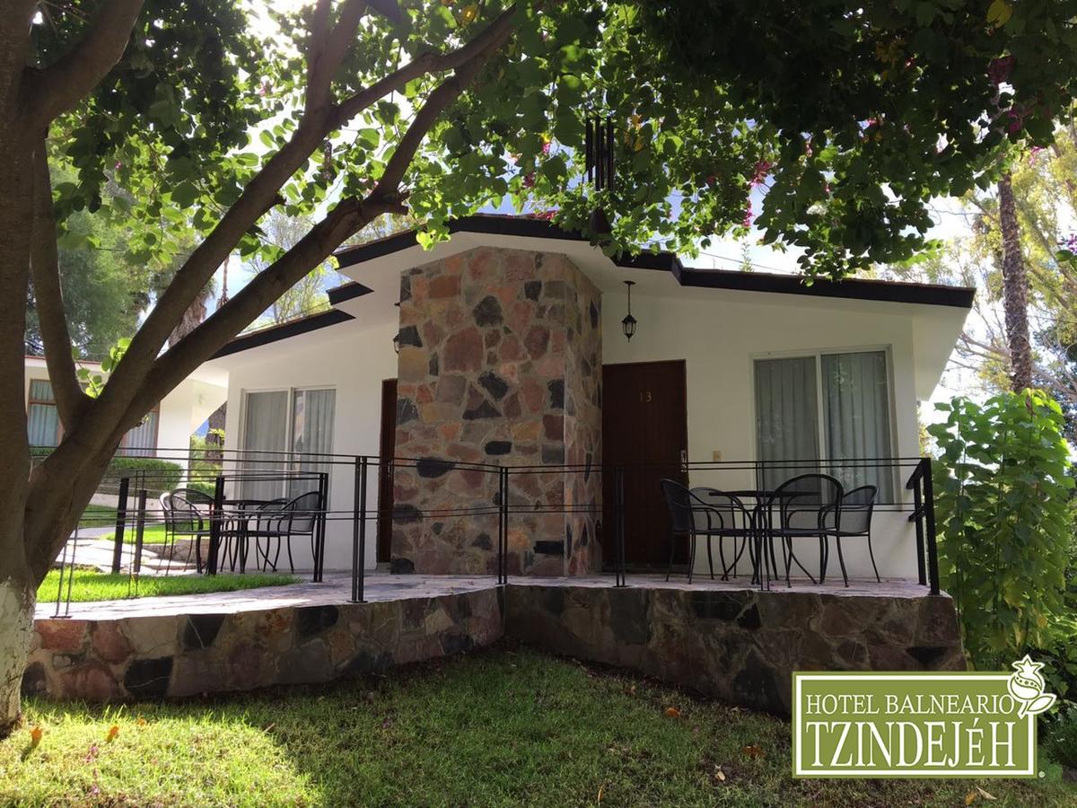 Hotel Balneario Tzindejeh Tasquillo ภายนอก รูปภาพ