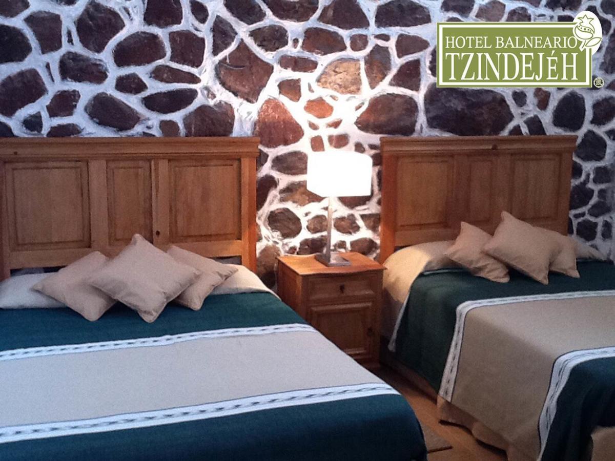 Hotel Balneario Tzindejeh Tasquillo ภายนอก รูปภาพ