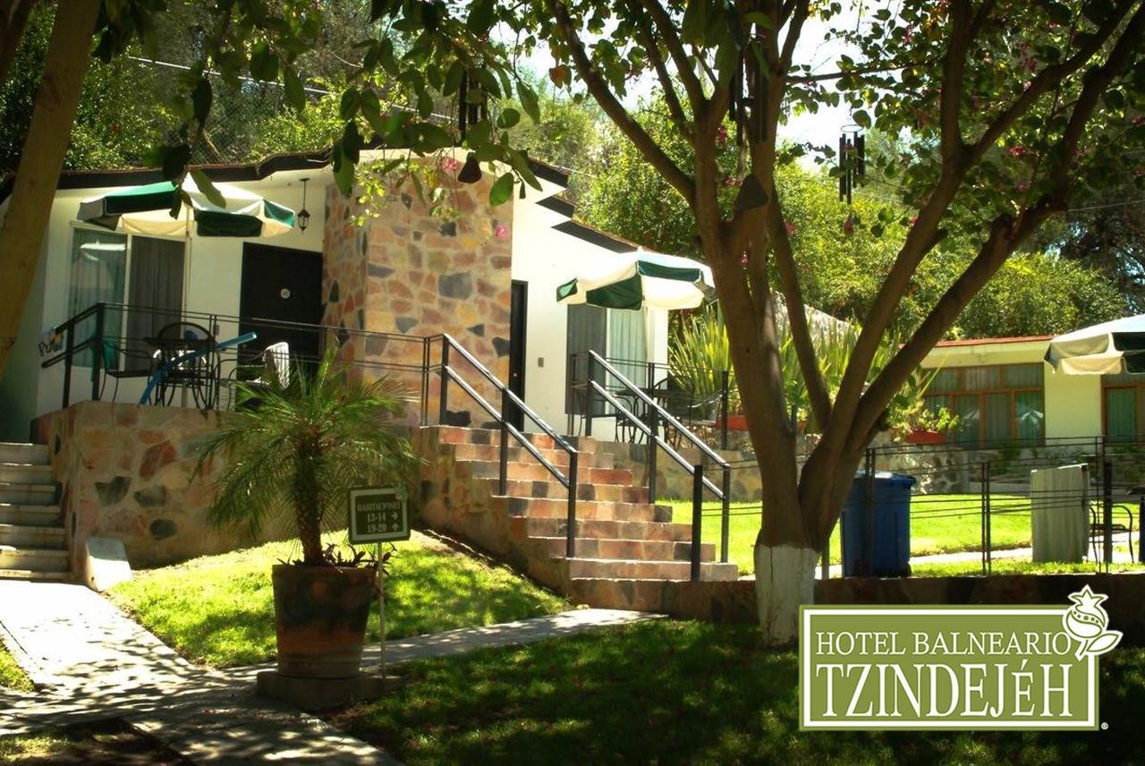 Hotel Balneario Tzindejeh Tasquillo ภายนอก รูปภาพ